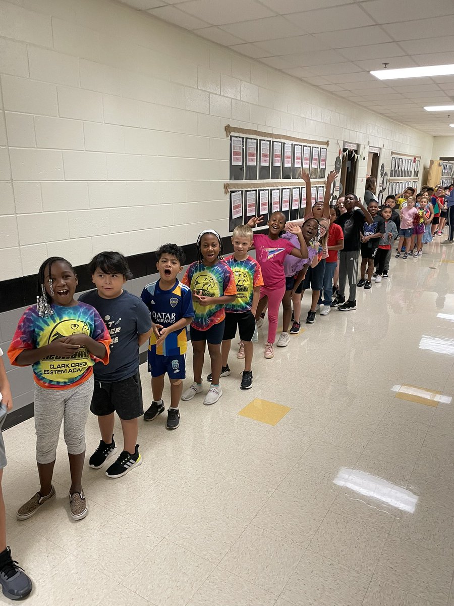 Mrs_Williams1st's tweet photo. FriYAY + Tribal Selection + DEAT + we made it through the first week of school! We are #tadewi! #sixtribesONEnation #3rdGrade #ccsdfam @ClarkCreekSTEM @rocker_ccsd @CherokeeSchools https://t.co/Cz8njZyAYZ