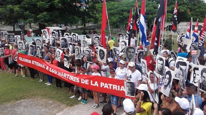 Las ideas pueden más que las armas por sofisticadas y poderosas que estas sean. Digamos como el Che cuando se despidió de nosotros: ¡Hasta la victoria siempre!" #Cuba #CubaPorLaPaz #Artemisa
<a href="/UJCdeCuba/">UJC de Cuba</a> <a href="/UnionArtemisa/">UJC Provincia Artemisa</a>