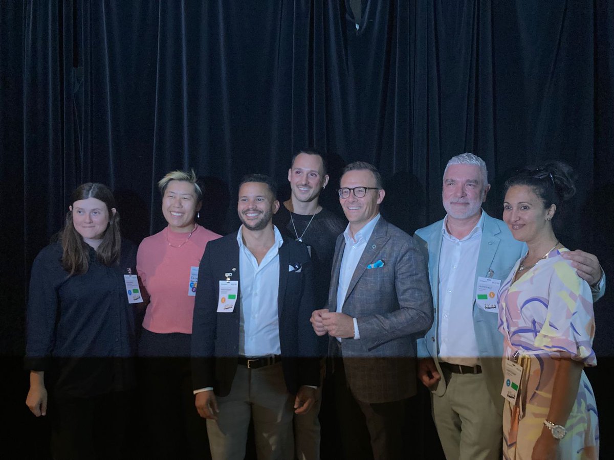 PrideatWorkCAN's tweet photo. #Montréal merci beaucoup d'avoir accueilli nos événements #ProPride et #Braindate à guichets fermés ! Merci à @DesjardinsCoop et à Guy Cormier pour le soutien et à @e180 pour cette formidable collaboration avec Fierté au travail Canada. 🎉😊👏 https://t.co/Hrmjyvmoqa