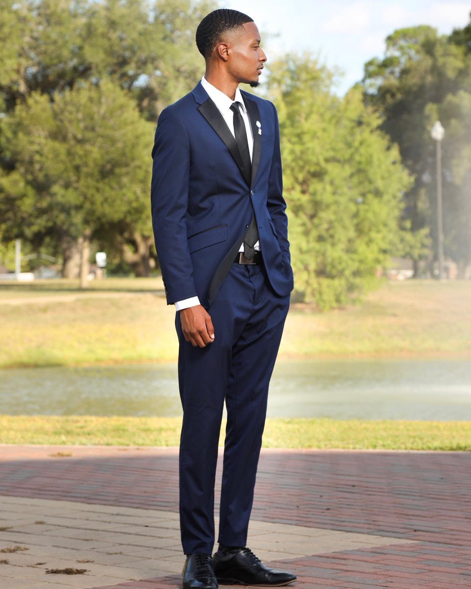 sniperzay's tweet photo. Thank you PV, it’s been a crazy ride. 🤝

🎓B.S in Kinesiology 
🎓5x deans list 
🎓5x Honor Roll 
🎓2018-2019 Commuter Student Association
🎓Phi Beta Sigma Fraternity, Inc. 
🎓Worshipful Master of Cornerstone Lodge No.16 
🎓Intern at Better Days Chiropractic clinic 

#Pvgradswag https://t.co/DgfXHmF9IY