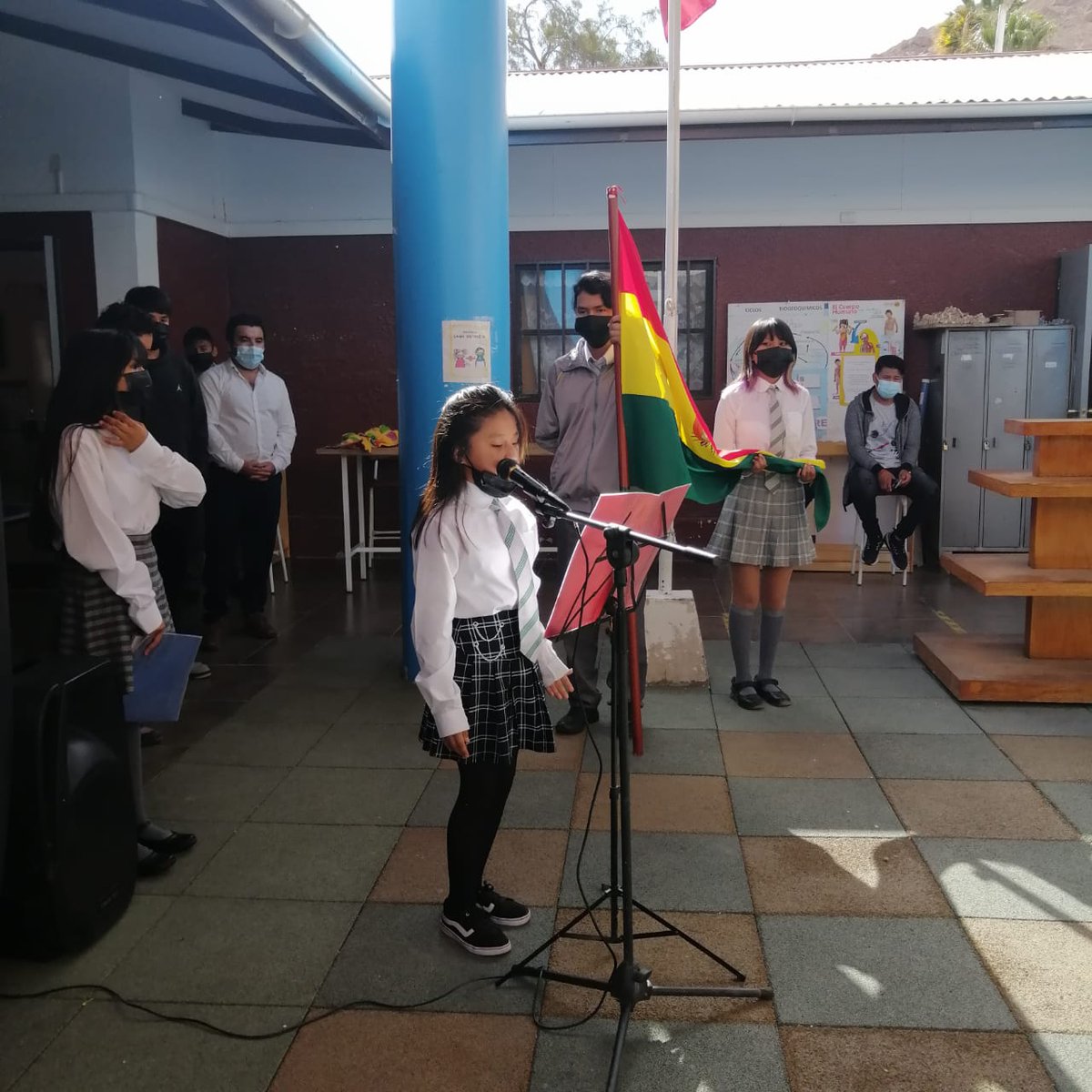 Edu__Chinchorro's tweet photo. El 86% de la matrícula del liceo #ValledeCodpa corresponde a estudiantes hermanos bolivianos, que hoy, lejos de su tierra, celebraron junto a sus compañeros chilenos y peruanos el Día Patrio de #Bolivia. (6 de agosto)
Felicidades al pueblo de #Bolivia 🇧🇴
Jallalla 🎉🎉 https://t.co/1jHKLgriA2