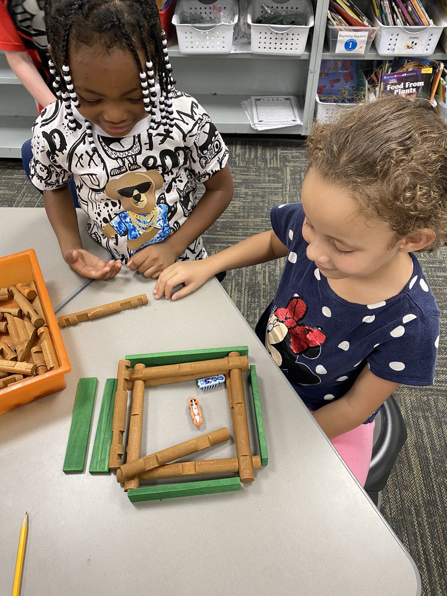 MrsJessCosman's tweet photo. First graders did their first STEM challenge of the school year! They designed a habitat cage to keep the hex bugs safe in without them breaking out. #ICallthetime #onlyatIC #IC2223 https://t.co/Io50iy4ncP