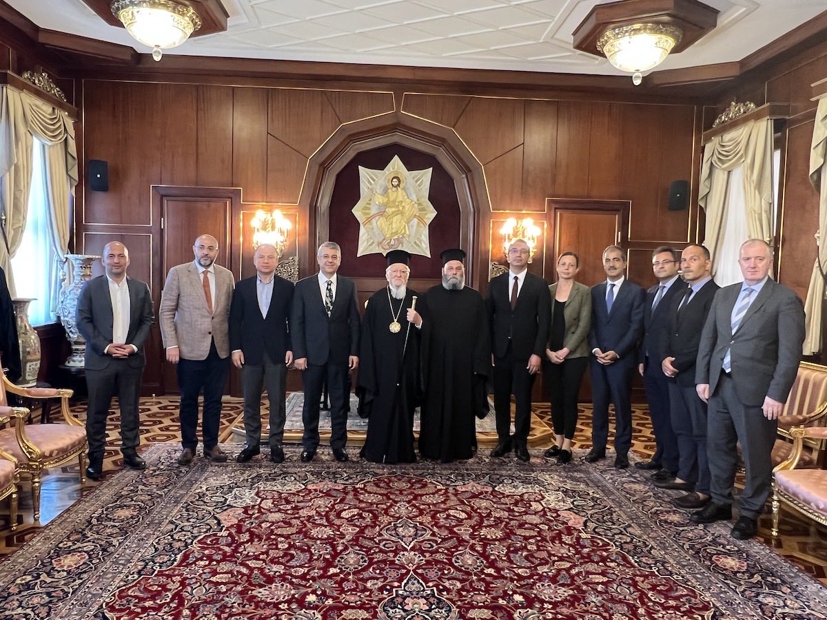 İBB Genel Sekreteri Can Akın Çağlar ve kurum üst düzey yetkilileri bugün Patrikhanemize geçmiş olsun ziyaretinde bulundular. Patrik Bartholomeos teşekkür ederek, dünkü yangında İstanbul itfaiyesinin gösterdiği olağanüstü çabayı  övdü ve takdir etti.⁦<a href="/istanbulbld/">İstanbul Büyükşehir Belediyesi</a>⁩