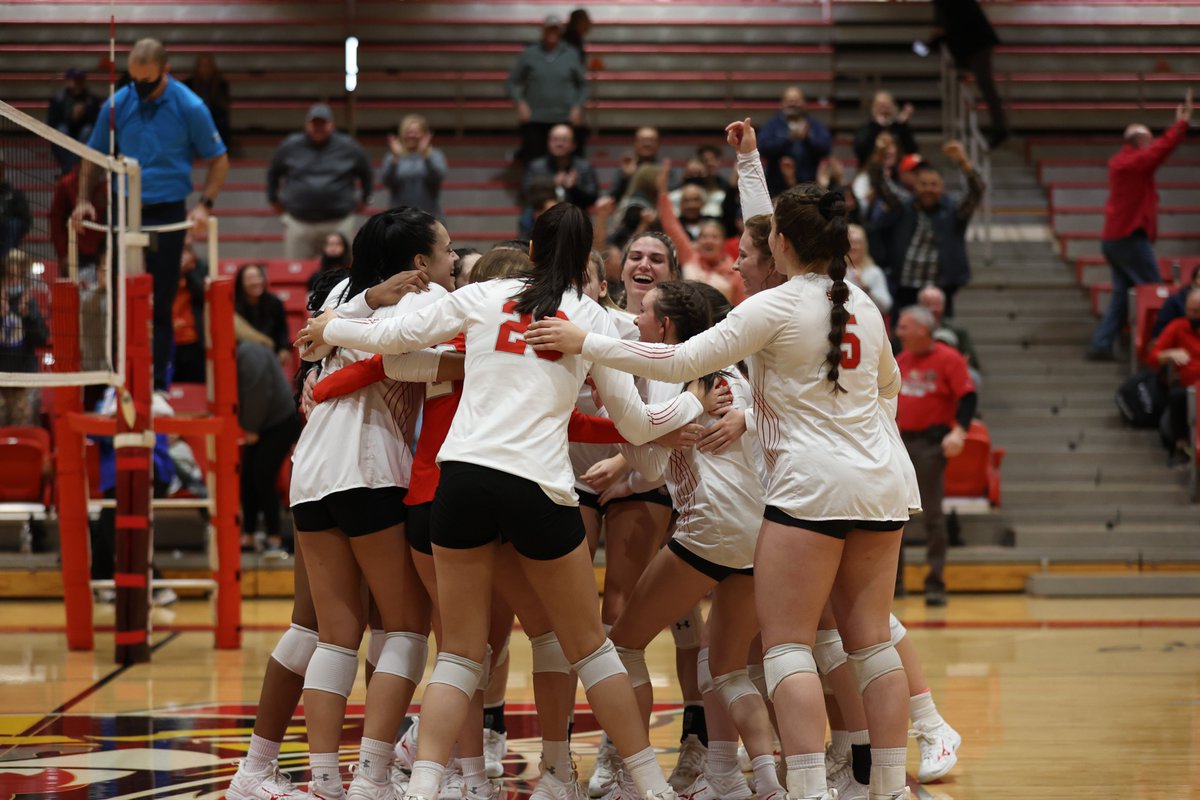 SXUAthletics's tweet photo. The Saint Xavier University athletics program finished 2nd in the @CCACSports All-Sports Cup with 120.5 points! #GoCougs🐾 #WeAreSXU https://t.co/fmK42R7YyT