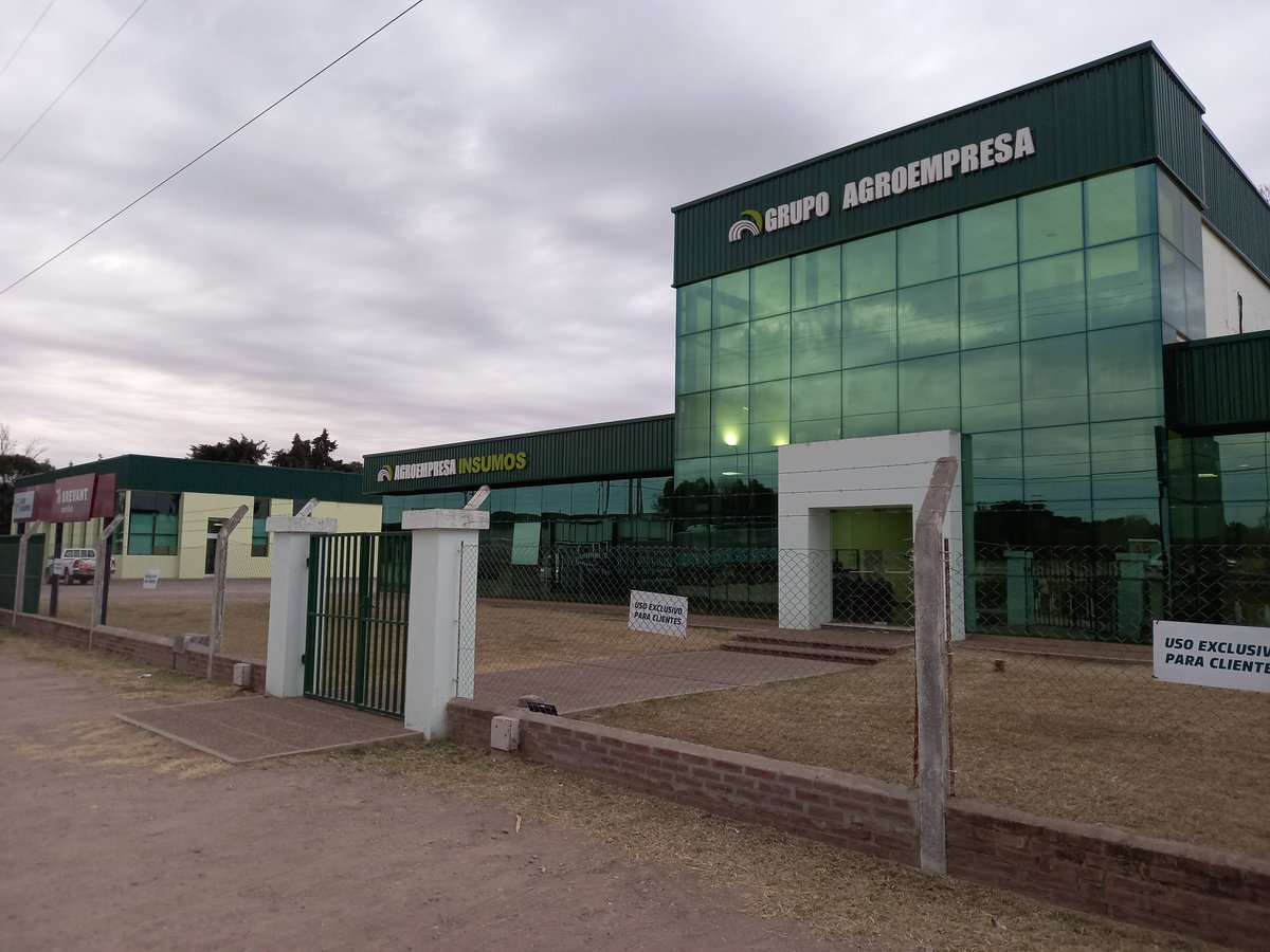 RodrigoFalcone5's tweet photo. Etapa de planificar acciones futuras con  amigos de @grupoagroempre y @OrtegaHermanos. Muy importante para que el objetivo buscado salga de la mejor manera posible. Vamos por más!! @ProfertilAgro @smsaulino @MirtaToribio @Vibaena #urea @eNeTOTALPLUS
@fernandorussook @ActisElio https://t.co/Zhqkk470mF
