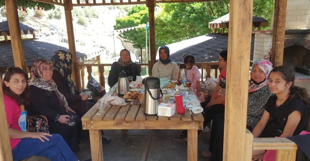 vantusbakadin's tweet photo. Tuşba ilçe kadın kolları teşkilatımızın katılmış olduğu gezi programına Çatak'ın doğası ve güzelliklerinden #kanispi şelalesini ziyaret ederek güzel bir günü geride bıraktılar.
@aysekesir @K_Turkmenoglu_V @havvaduran65 @TurkGunduz @MnuriBasdinc @AKKADINGM @akkadinvan https://t.co/iK6YV7OSgl