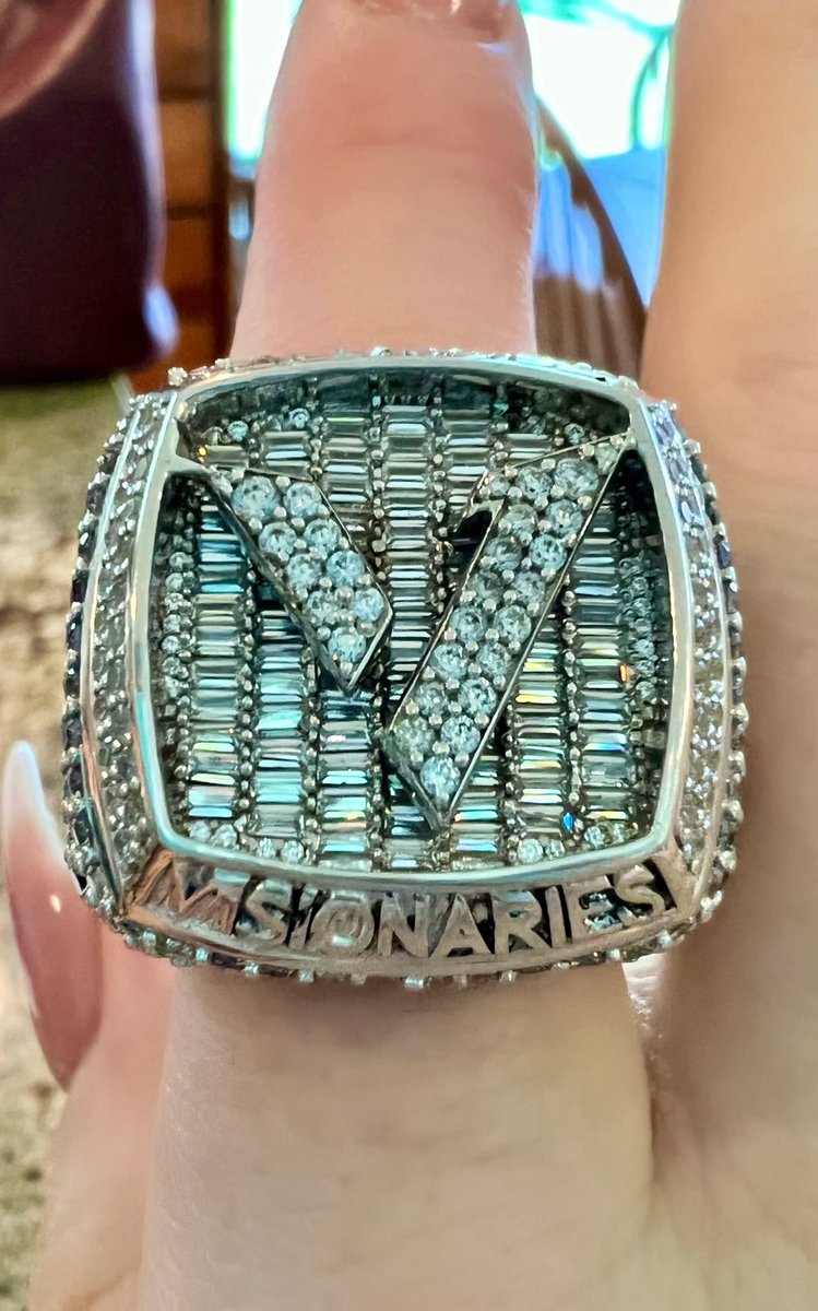 MVP V1SIONARIES Ring just arrived! 💍 A huge thank you to <a href="/version1gg/">Version1</a> and everyone involved in the  <a href="/LadySpartans/">Lady Spartan Pro Series</a> tournaments for honoring me the title &amp; this beautiful ring ❣️