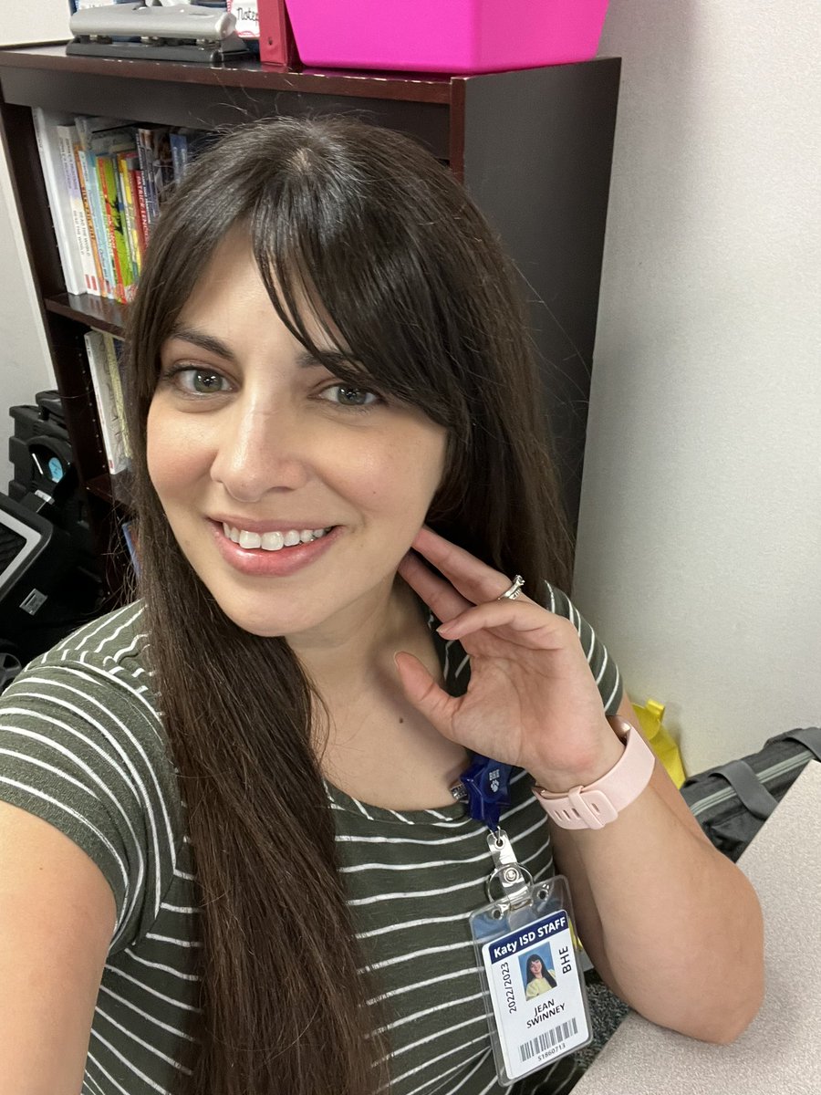 SwinneySquad's tweet photo. New school, new role, new adventures! I’m living my best life 💙 #instructionalcoach #BHEHuskies https://t.co/t3QG6AdHua