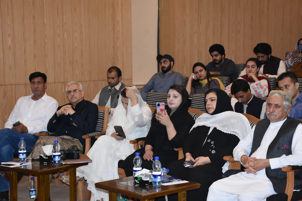 HameedAPHC's tweet photo. Speaking at a seminar on the occasion of #ExploitationDay in Islamabad.
#Kashmir
#NoEndToRepressionInIIOJK
#5August_Youm_e_Istehsal
#5AugustBlackday
#5Aug_BlackDayForIIOJK https://t.co/5cAqw8LTgo