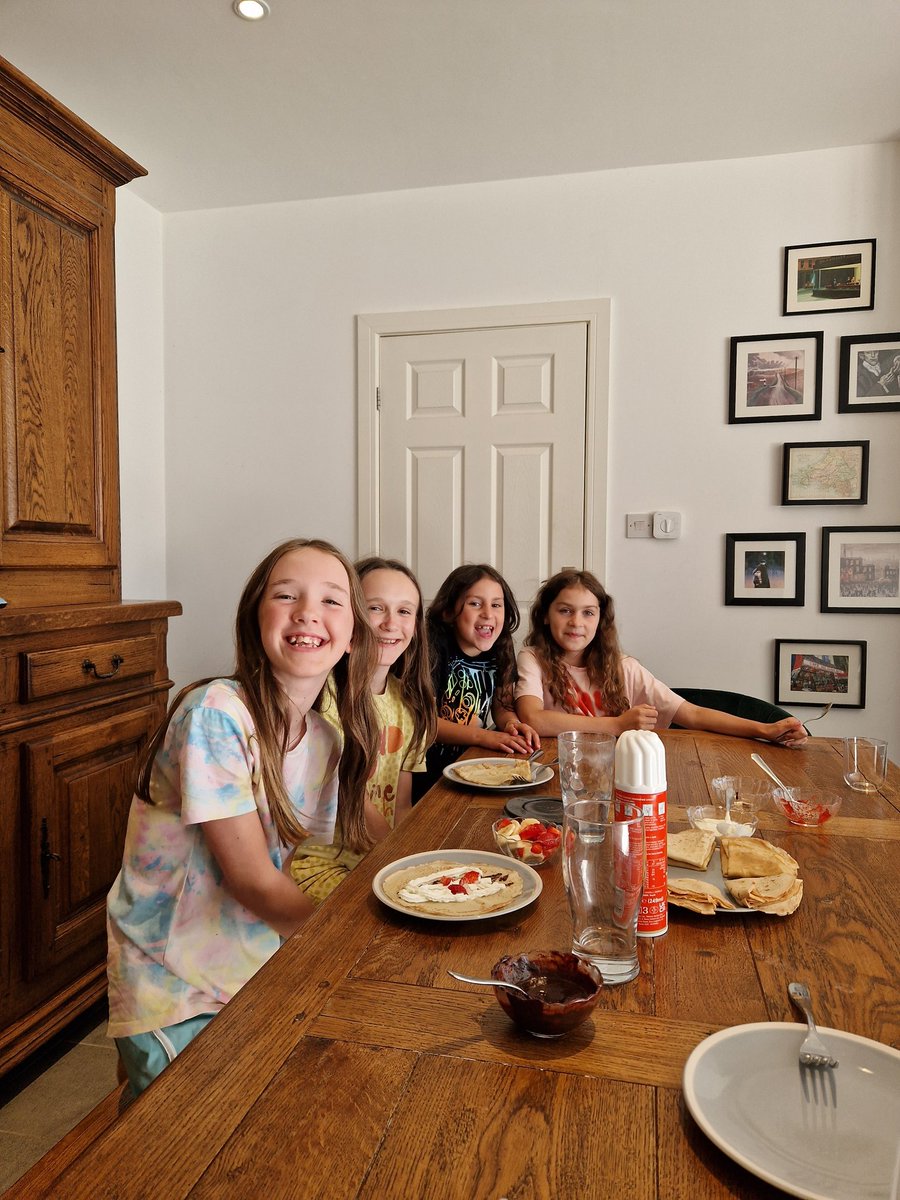 DamoFaulkner's tweet photo. Pancakes: An International Language 🏴󠁧󠁢󠁷󠁬󠁳󠁿 🇺🇦 https://t.co/0Bc4BACWWB