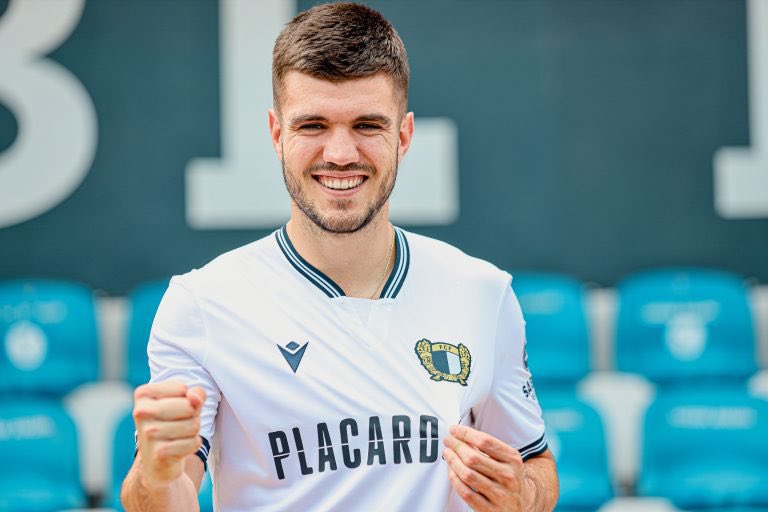 Futebol Clube de Famalicรฃo - ๐ A antevisรฃo do defesa ๐ ๐๐ฅ๐ง๐๐ก ๐๐๐จ๐๐ฅ๐ฅ๐๐๐๐๐๐ฅ๐๐ ao jogo frente ao Boavista Futebol Clube em ๐ 7.ยช jornada Liga Portugal Betclic ๐
Sรกbado ๐ 18 horas