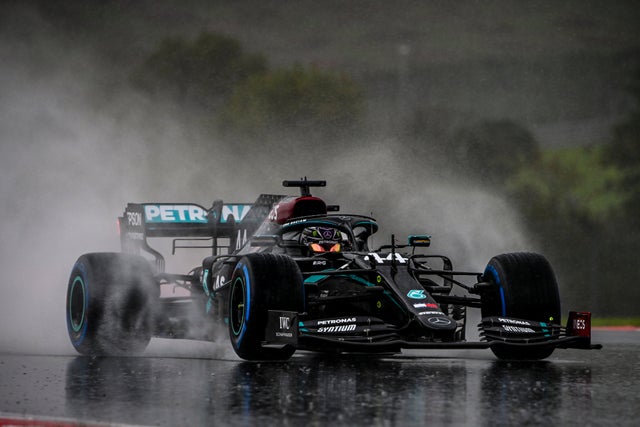 RT @worldchamp44: Lewis Hamilton in the black merc with a purple helmet and orange visor on a wet track? scary https://t.co/sUj3j8EVlu