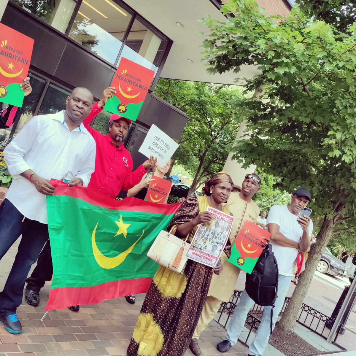 Last week, Black Mauritanians from around US demonstrated outside Qatari + Mauritanian embassies in DC. 

Their demands:

☑️ justice + accountability for Taya's genocide
☑️ end to apartheid in Mauritania today
☑️ #TPS/DED + green cards in US 

bit.ly/July27pix