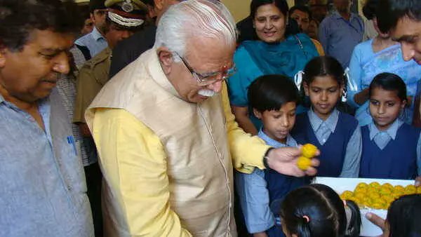 UmeshSharmaSnp's tweet photo. हरियाणा के नौनिहालों की शिक्षा के लिये मुख्यमंत्री मनोहर लाल जी ने रचा-मनोहर इतिहास
 उम्मीद है हरियाणा सरकार द्धारा शिक्षा से वंचित बच्चों को उनके ही इलाके में  शिक्षित करने का जो संकल्प लिया गया राज्य के शिक्षा व्यवस्था का कायाकल्प करेगा
#राजधर्म 
#मनोहर_लाल
#हरियाणा @mlkhattar https://t.co/d0EfIbLosB