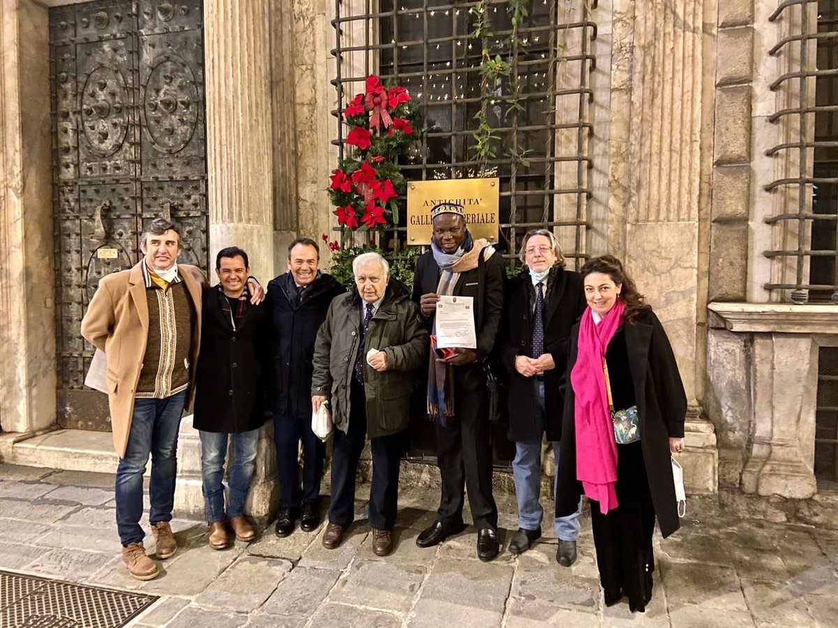jesalsaga's tweet photo. Infinitamente agradecido con Bruno Aloi, presidente del Comitato Nazionale Per Colombo, por haberme distinguido con este reconocimiento tras mi participación en el foro jurídico internacional, para hablar del panorama de la política interior y exterior de nuestro querido #México. https://t.co/yZ6KhSTpco