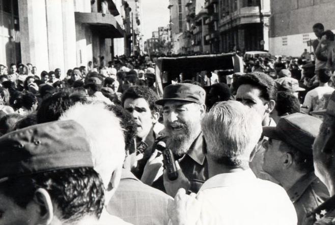 #FidelVigente (5/8/1995): "Nuestro país ha luchado más de 100 años por su independencia, bastante más de 100 años, frente a los intentos de anexarnos, tragarnos, devorarnos; no podemos abandonar jamás esa lucha, ¡y no la abandonaremos!". #FidelPorSiempre #SantiagodeCuba