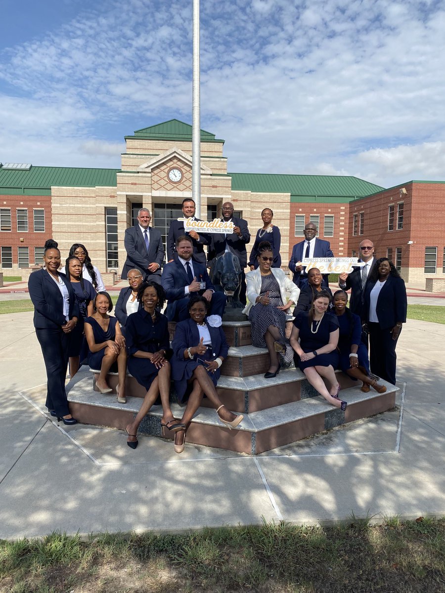 2015CSPrincipal's tweet image. ⁦@CySpringsHS⁩ Leadership Team is #READY to #BringOutTheBest this year! #ExcellenceLoading #AllDayEveryDay ⁦@CyFairISD⁩