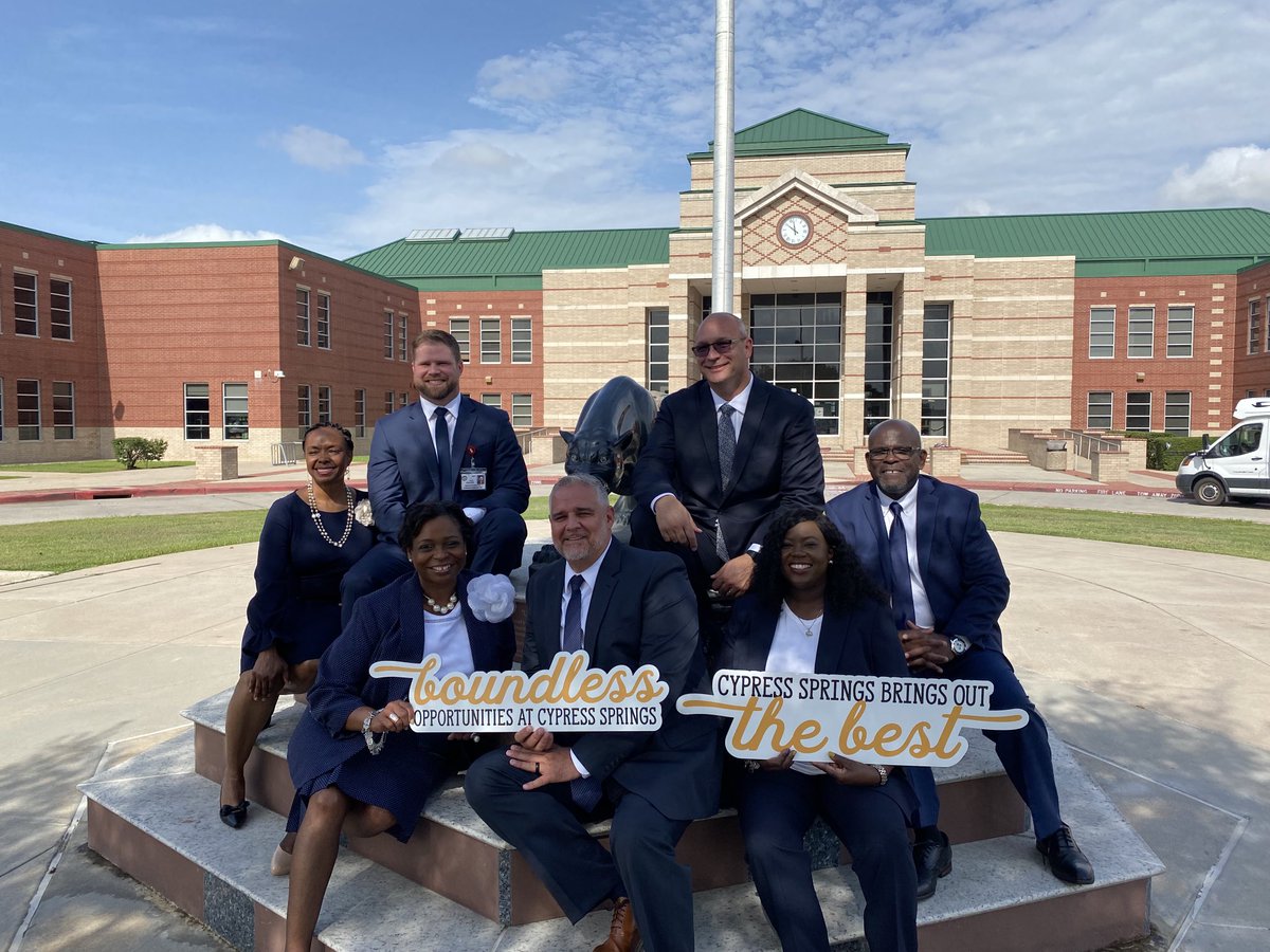 2015CSPrincipal's tweet image. 👀 at this awesome AP Team!! #ExcellenceLoading ⁦@CySpringsHS⁩ #BringingOutTheBest #AllDayEveryDay ⁦@TroyCollavo⁩