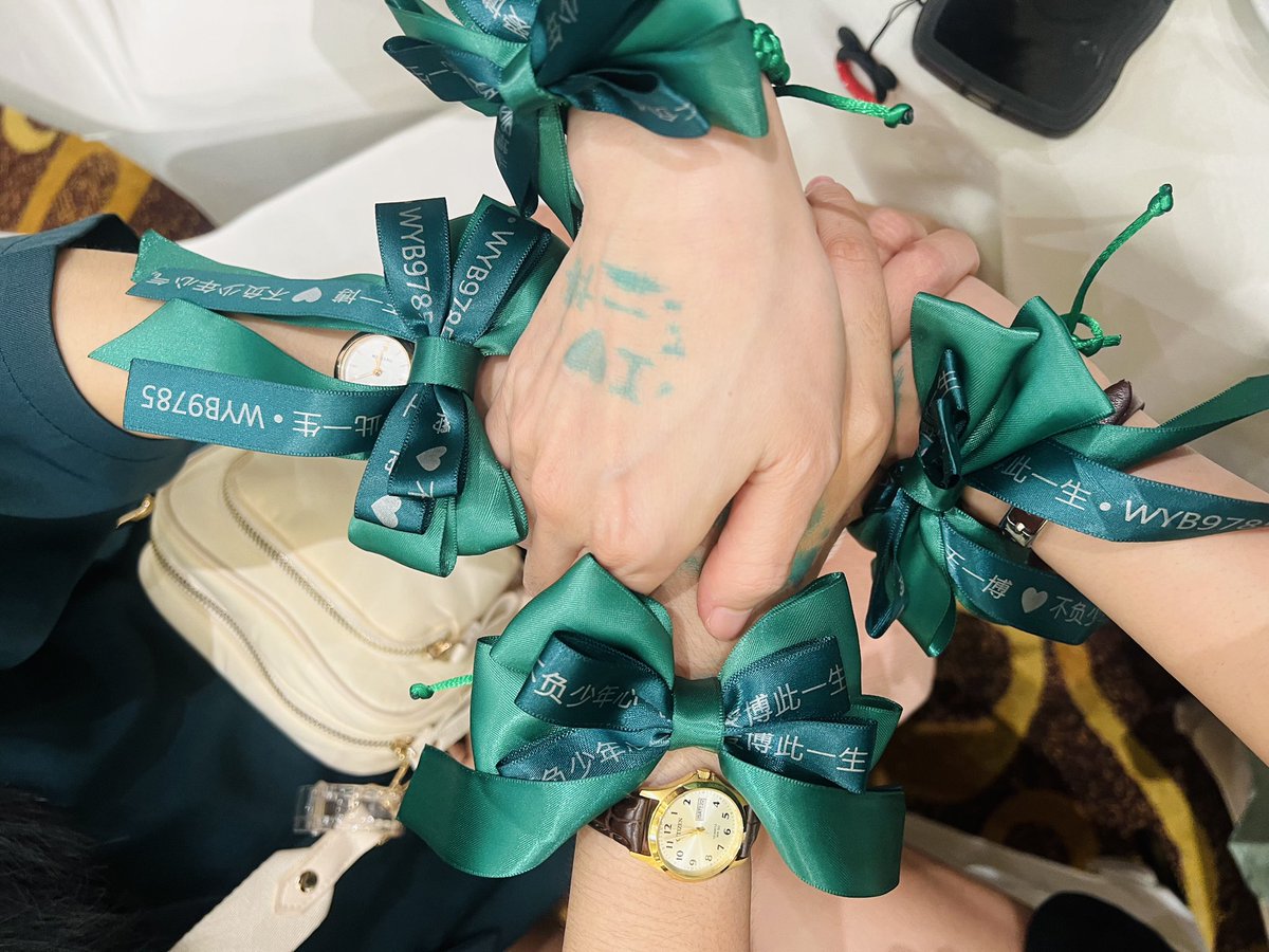 bichthuy85's tweet photo. Vì Người thích màu xanh tôi nguyện nhu��m màu xanh cùng Người 💚
#王一博25岁生日快乐愿你天天开开心心，自在自由 做你自己想做的，希望你一路生花，未来期待 MTJJ 永远支持你呀! https://t.co/ZOmveHWTW4