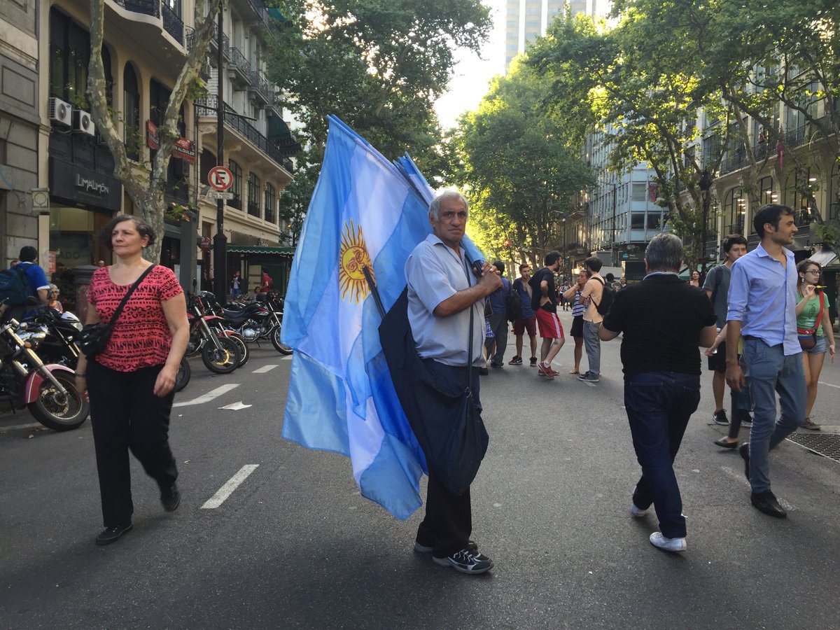 BertoldBroche's tweet photo. vendedor de banderas
Argentina

https://t.co/X9ASaR5GuH
https://t.co/uLgzzybaCU

#nft #nftart #teia #objkt #nftcollectors #nftphotography #streetphotography #cleantezos #tezos #argentina #everydayImint https://t.co/FZiqxYYaJr