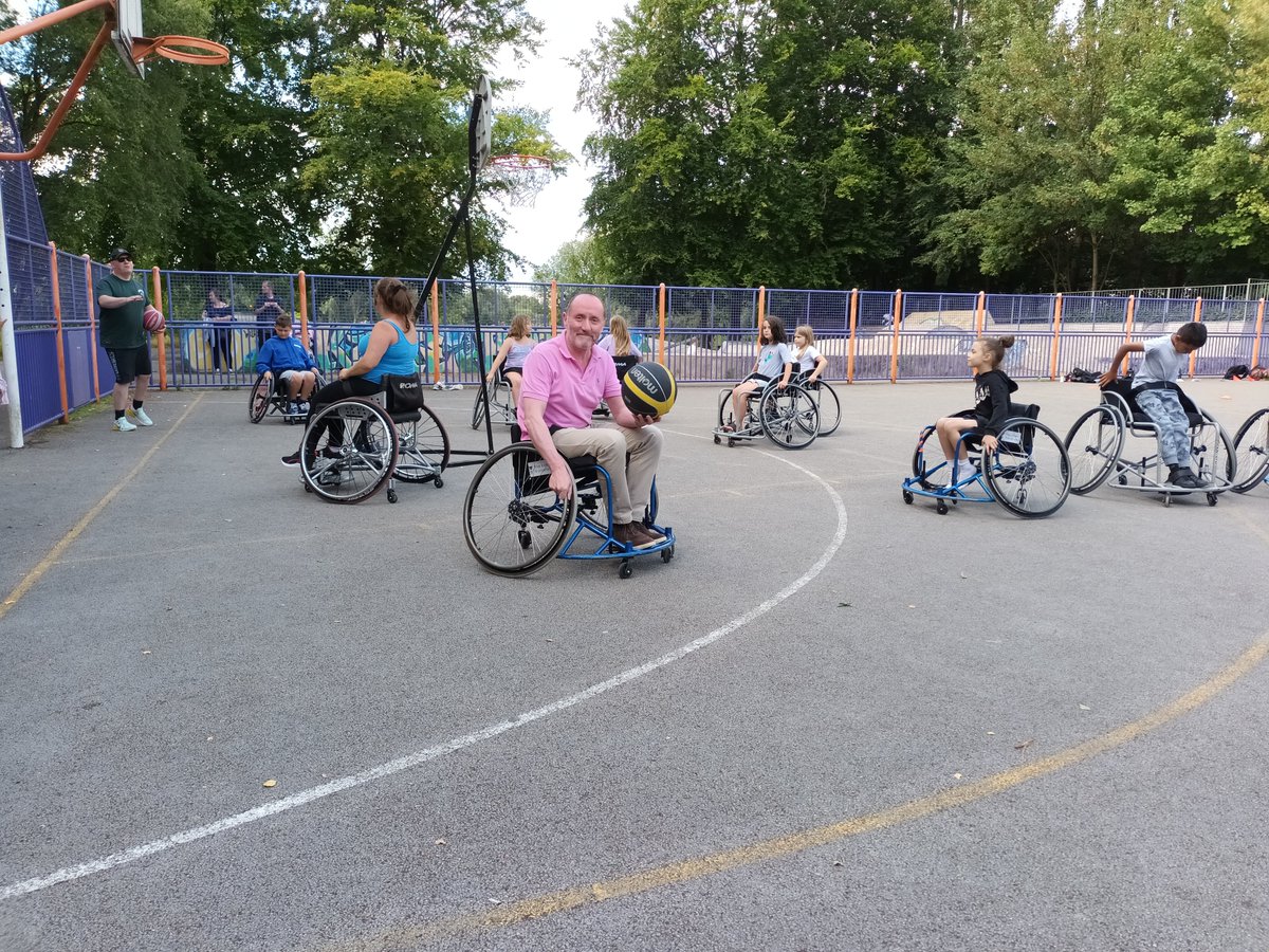 WalsallCouncil's tweet photo. Another bostin' Tri-It event this afternoon at Willenhall Memorial Park! Wheelchair basketball, archery, cycling, cricket and lots more was on offer for people to have a go. @EddieHughes4WN even popped down to try his hand at some of the activities! #TriItWalsall #B2022 https://t.co/ZgfQpqln1z