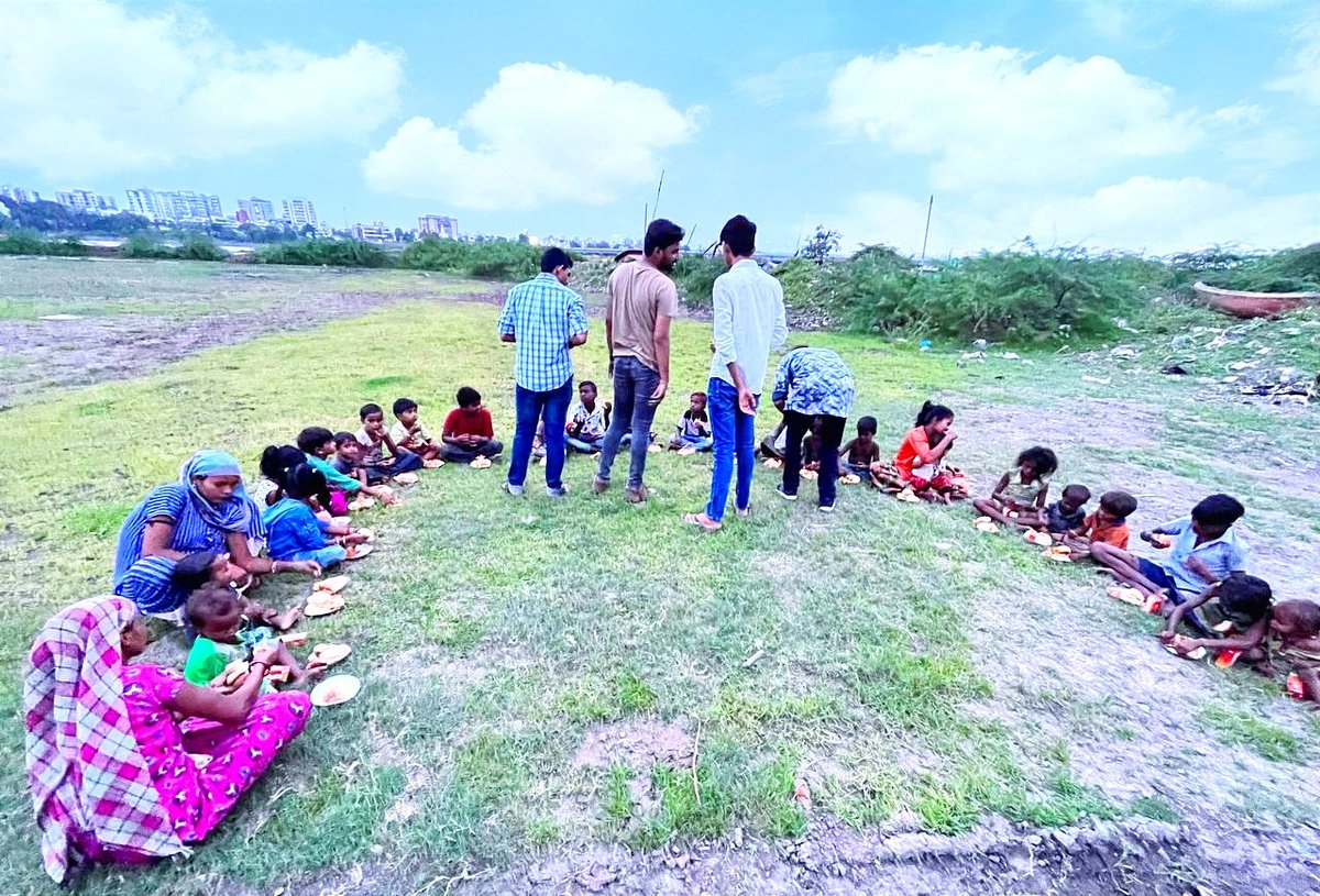Serving_Ranger's tweet photo. All we need is to build human relations with our deeds.
That's only thing that lasts forever π―
.
β¨Birthday celebration Drive
.
#suratngo #needypeople #birthday #wishes #celebration #specialvibes #india #joinus #followers #liftinguphandofhelp #servinghumanity #servingranger https://t.co/0wEubU1GZG