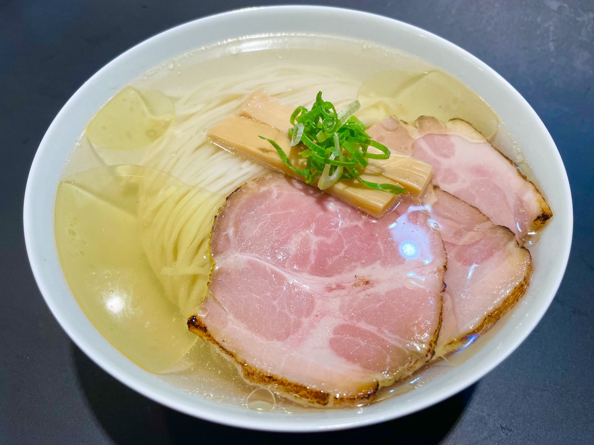 寿製麺 よしかわ 出店日：10月27日（木）〜29日（土） 商品名：名古屋コーチンの 極上炙り肉中華そば 塩 ＃商品詳細紹介 ＃寿製麺よしかわ ＃ラーメン ＃つけ麺 ＃名古屋コーチン ＃1杯900円 ＃チャーシューの縁が炙られてる