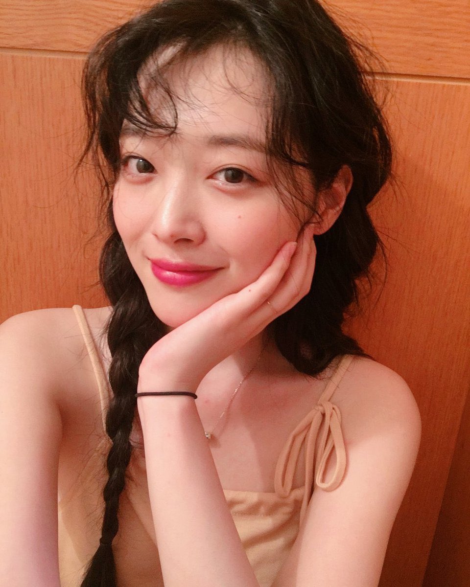 jinrilovee's tweet photo. ૮₍ ˶ᵔ ᵕ ᵔ˶ ₎ა #최진리 #설리 #choijinri #sulli https://t.co/W2h4P4Es5X