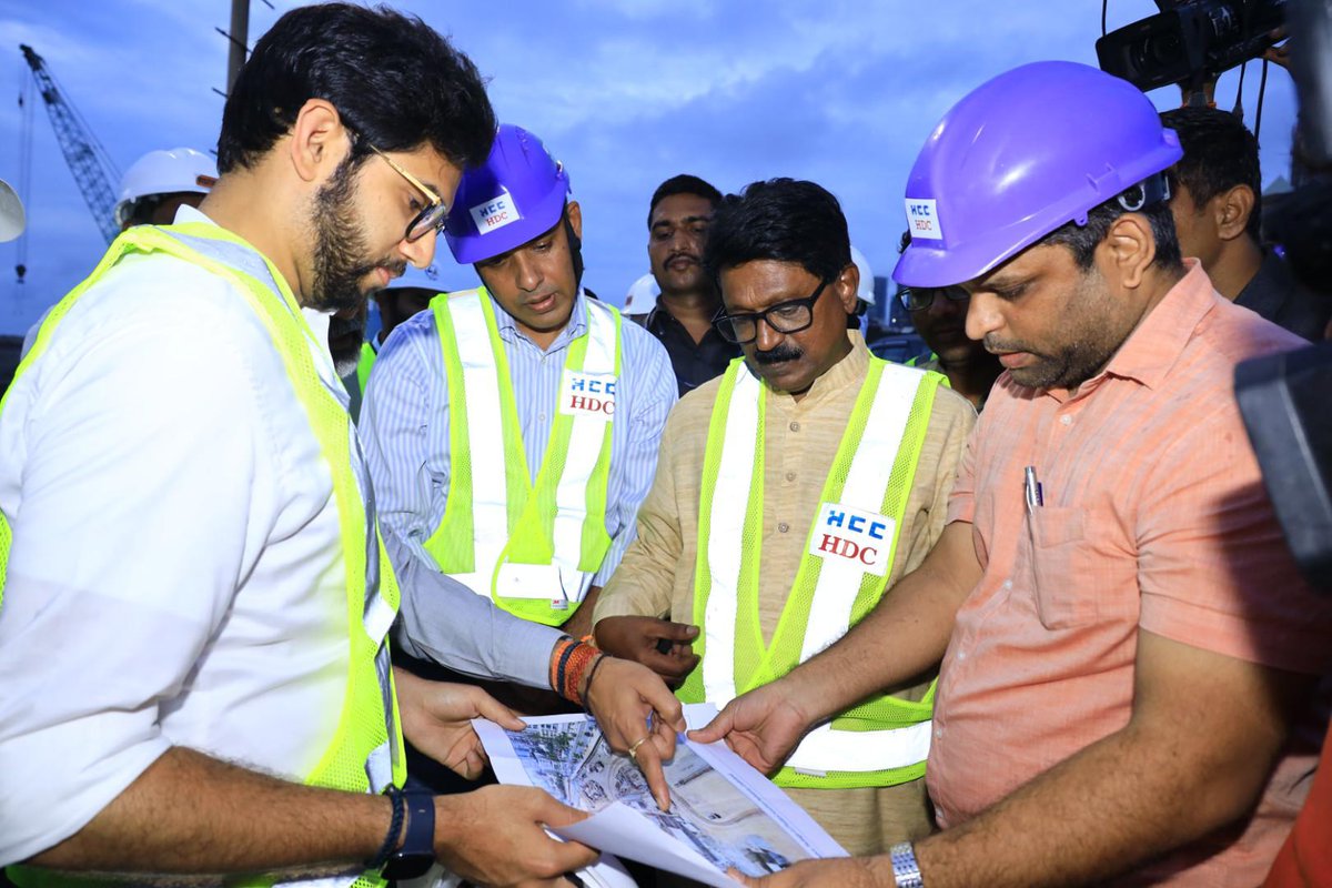 AUThackeray's tweet photo. Visited the coastal road today, to take stock of the fantastic progress it has been making every month. I interact with the engineers and workers to learn more, resolve local and basic inter agency issues and ensure its speedy completion. https://t.co/ys30jI846X