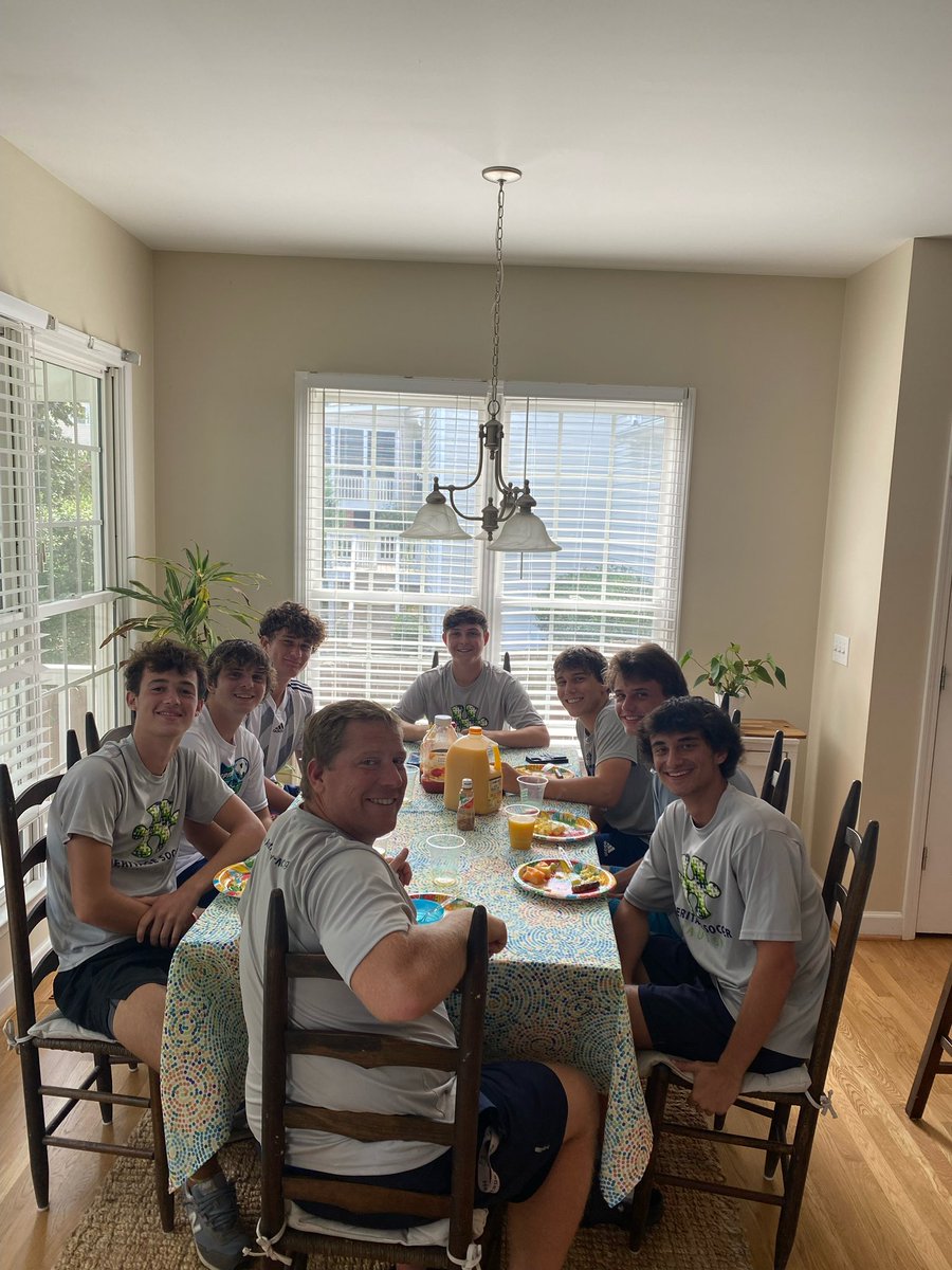 GoHuskySoccer's tweet photo. Congrats to our 2022 Soccer seniors.  We got to have our first of many celebrations over breakfast today! #family https://t.co/kzbKcDTZKA