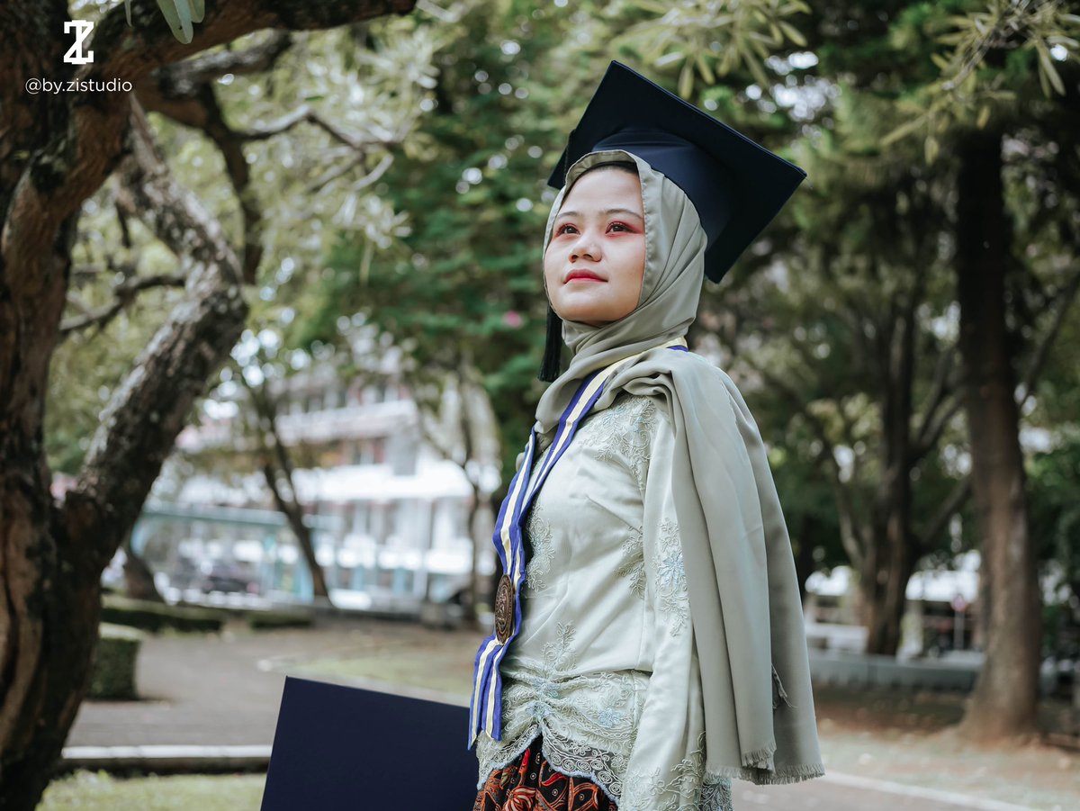 z_millah's tweet photo. GRADUATION PHOTOSHOOT

@by.zistudio masih buka slot untuk yang mau foto wisuda daerah Bandung. Terutama mahasiswa ITB UNPAD dan sekitarnya sabi banget.

Selain itu ada juga foto acara, wedding, produk, bahkan video profile.

Informasi dan reservasi bisa hubungi WA 087812040800 https://t.co/DFWF2i4sAt