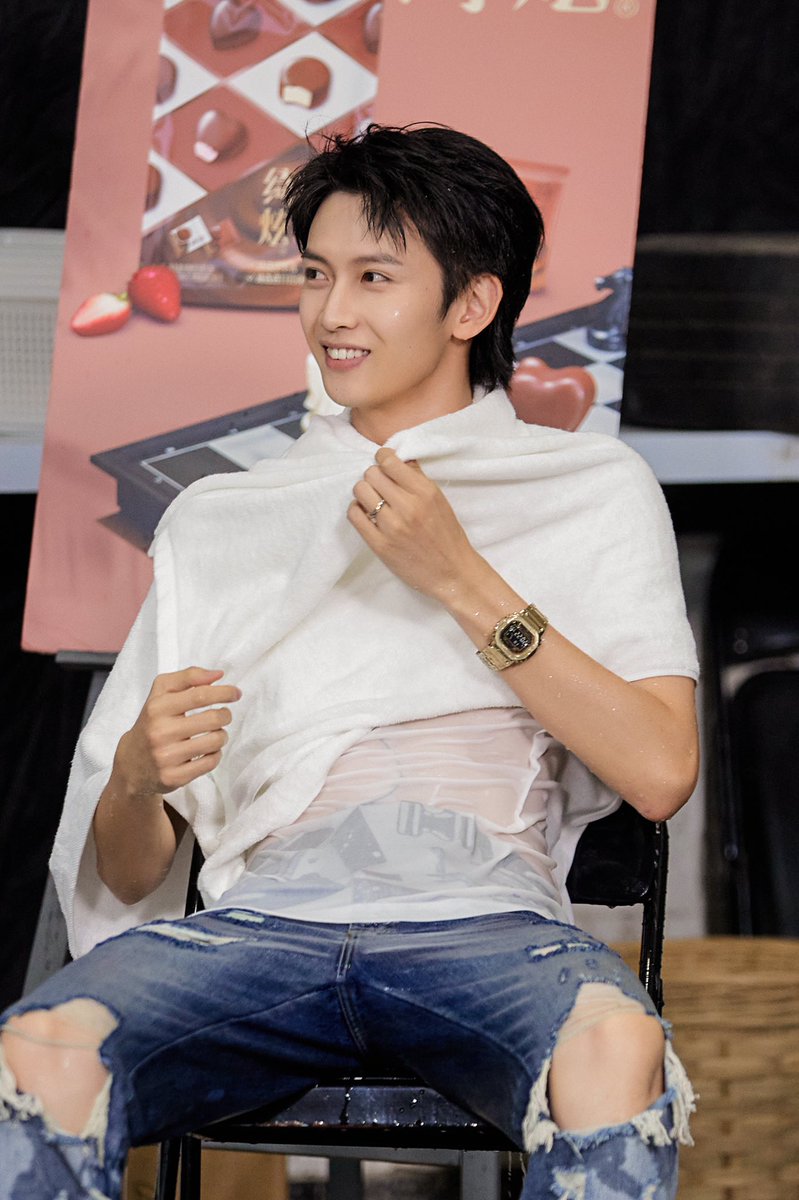 CUVTHFANS's tweet photo. 05.08.2022
©️陈宥维工作室Official  

แจกรอยยิ้มและความสดใส

#陈宥维 #ChenYouWei #เฉินโย่วเหวย https://t.co/9IESmXm8hW