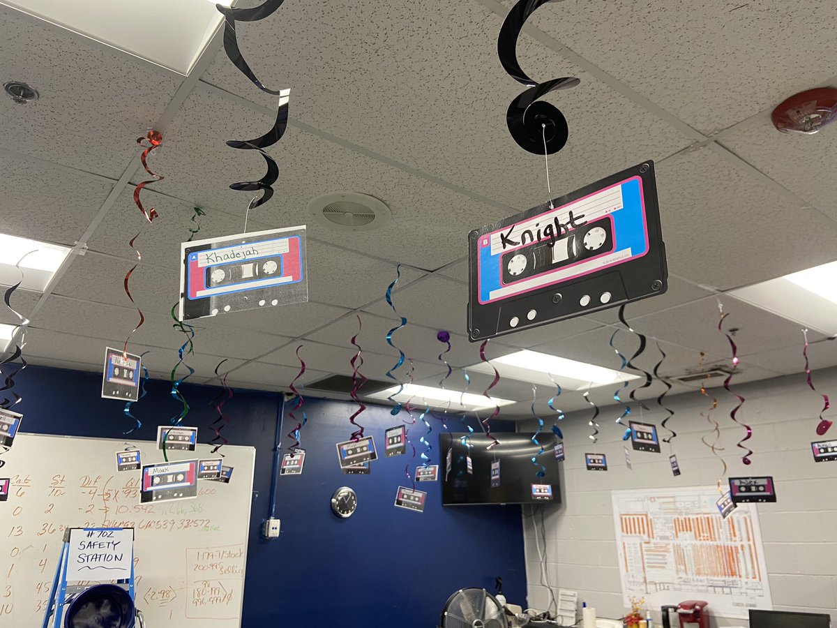 TravisTalbert7's tweet photo. Awesome engagement from Ms Shawn in store 702. Leading to great participation for the AOS Survey. Keep up the awesome work!! #BestInTheNorth @EricZ_Lowes @LowesDMV @GotoLowes @BenitoKomadina https://t.co/tzbbfl5tb1