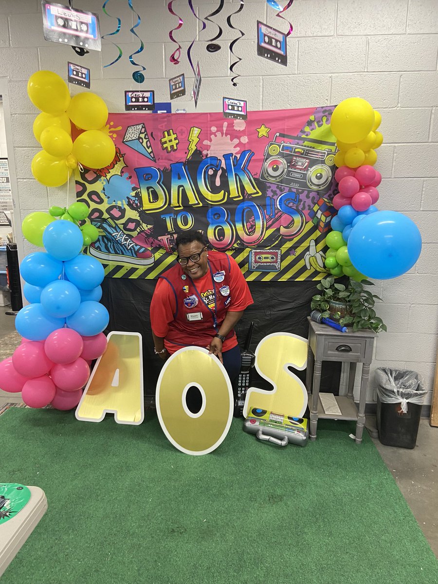 TravisTalbert7's tweet photo. Awesome engagement from Ms Shawn in store 702. Leading to great participation for the AOS Survey. Keep up the awesome work!! #BestInTheNorth @EricZ_Lowes @LowesDMV @GotoLowes @BenitoKomadina https://t.co/tzbbfl5tb1
