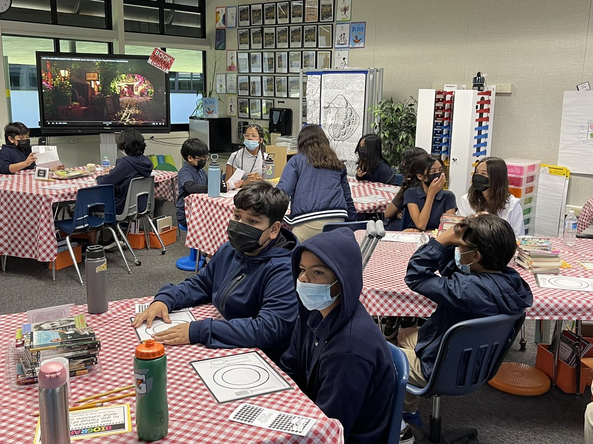 ih_hawks's tweet photo. Our awesome 5th/6th grade teacher Ms. Wert hosted a book tasting for her scholars. Innovating and creating great learning experiences. I appreciate good 📕 books. #NSDnow https://t.co/ERPXRBwUZi