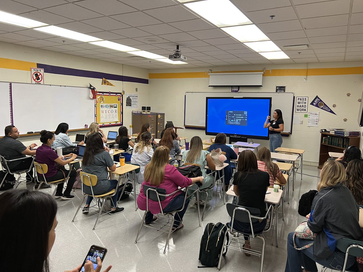 LuisCM_PW's tweet image. Great day at #TECHnovate22 @Lacy_Dasch @annvega @jamesvarlack @LearnPromethean @Promethean