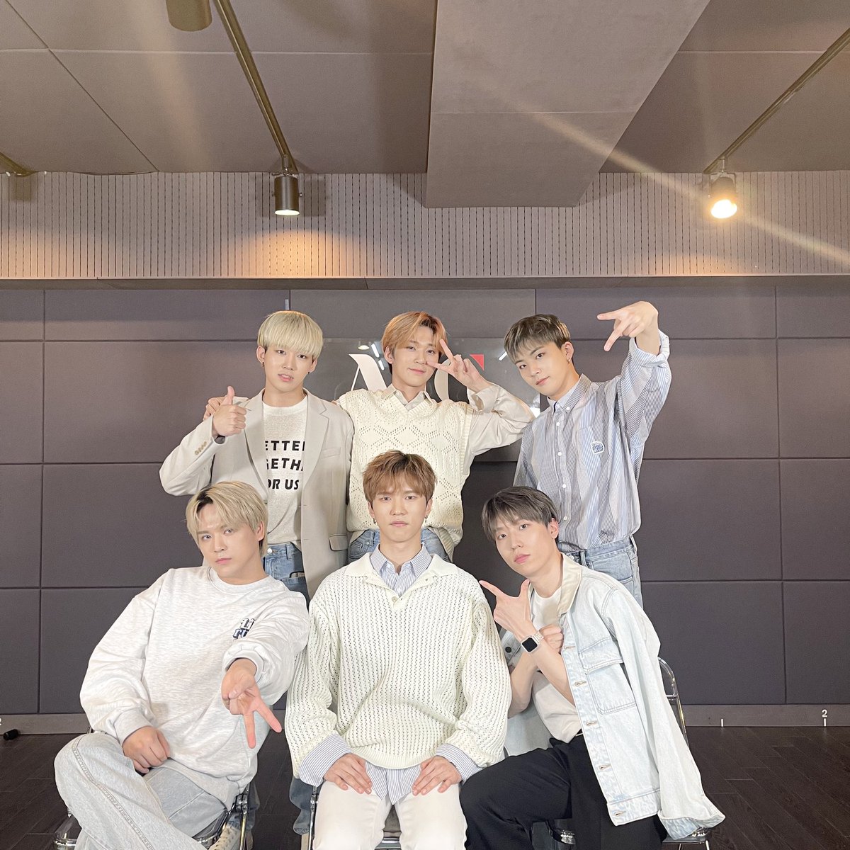 npomvtt's tweet photo. HAPPY BIRTHDAY! 4 anos atrás, D-CRUNCH fazia seu debut com o single-álbum 0806 trazendo o mv de Palace. Desejamos que tudo seja ainda mais especial nesse novo ciclo e um aniversário repleto de coisas boas. 🤍🤍🤍🤍

#디크런치_4주년_축하해
#HAPPY_DCRUNCH_DAY
#4OREVER_DCRUNCH https://t.co/kGmZRQMuYS