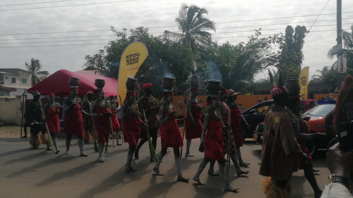 AdaProgressive1's tweet photo. Nganɔyam procession and firing if musketry underway

#Asafotufiami2022 https://t.co/EcboLNfu67