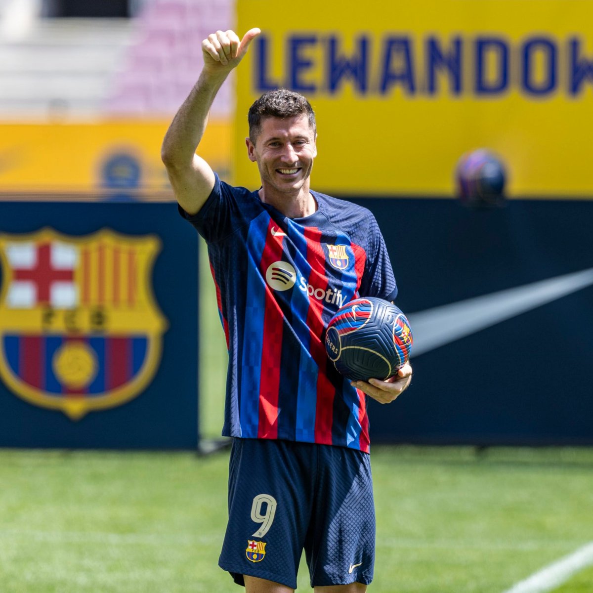 Sport360Arabiya's tweet photo. أسطورة جديدة تنضم لتاريخ كبير من الأساطير في برشلونة 🔵🔴🔝
توقعك لعدد أهداف ليفاندوفسكي في الموسم المقبل 🤔 https://t.co/wddoubdKMo