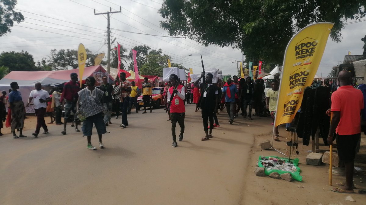 AdaProgressive1's tweet photo. Nganɔyam procession and firing if musketry underway

#Asafotufiami2022 https://t.co/EcboLNfu67