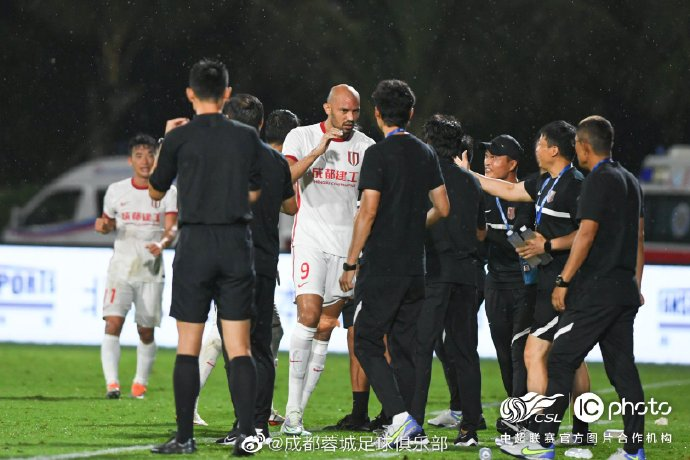 HotpotFootball's tweet photo. 9⃣&amp;7⃣1⃣0⃣

#FelipeSilva came off the bench and scored the winning goal in #ChengduRongcheng's 1-0 win over #HebeiFC. The 30-year-old Brazilian striker broke his scoring drought of 710 minutes in 9 games in #ChineseSuperLeague 2022.

#CSL #CSL2022 https://t.co/9DPm2pQ9SP