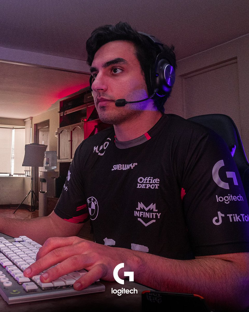 InFinitye_sport's tweet photo. El @Mariansanjo se prepara para lo que viene con el mejor equipo.

Sobran calidad y duración en el headset Pro X Wireless de @LogitechG, te darán tus mejores partidas. 🔥

#PlayToWin #LogitechGPerú https://t.co/g1SVLK2vc6