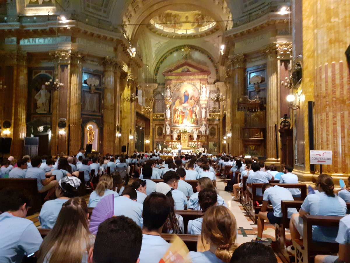 Encuentro de los jóvenes  del Campobosco 2022 con el Rector mayor: Una llamada a los Salesianos e Hijas de María Auxiliadora a...
•ser casas de puertas abiertas
•la presencia efectiva y afectiva entre los jóvenes 
•la escucha
<a href="/RettorMaggiore/">Don Ángel F. Artime</a> 
<a href="/MJS_es/">MJS España</a> 
#CPB2022