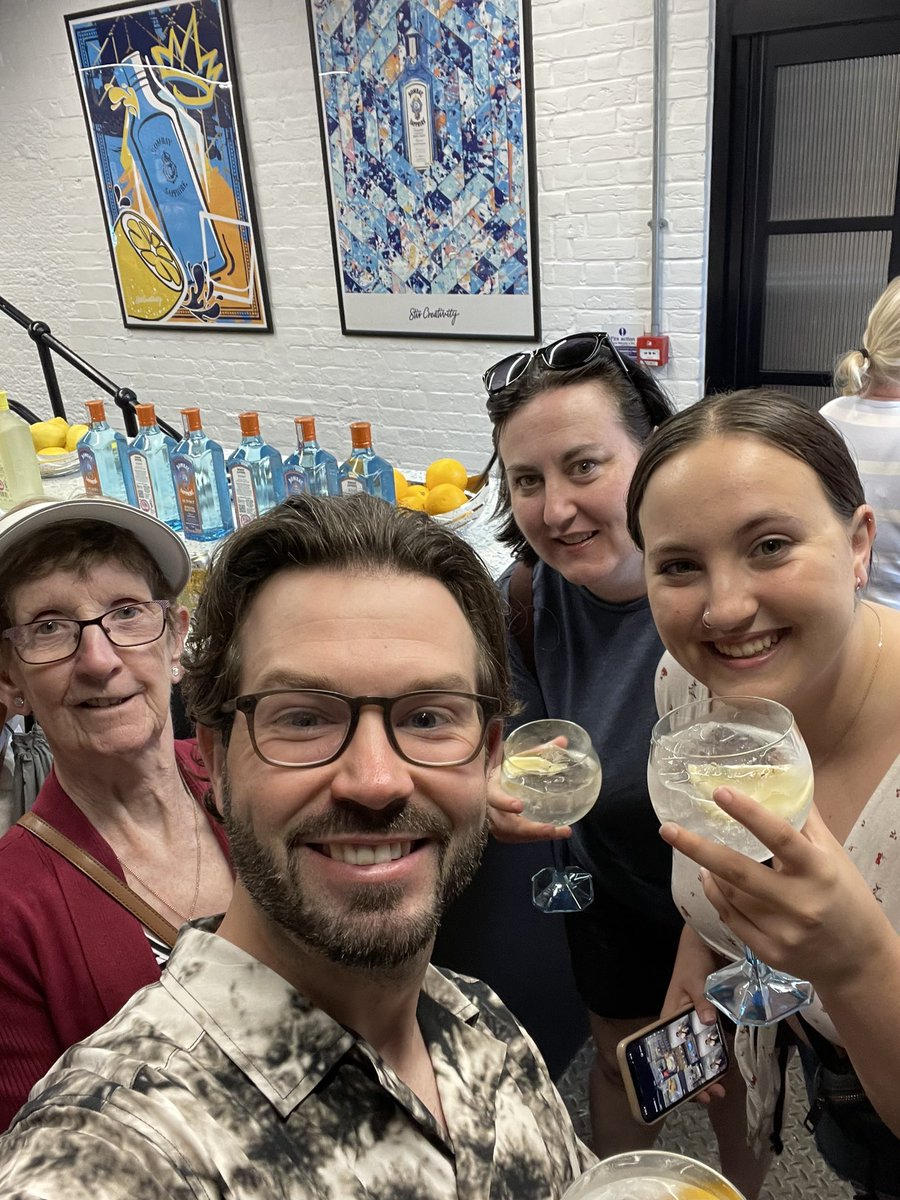 SteveForbes_'s tweet image. A wee gin tasting…I mean learning…experience with the Canadian fam @BombaySapphire #BombayDistillery