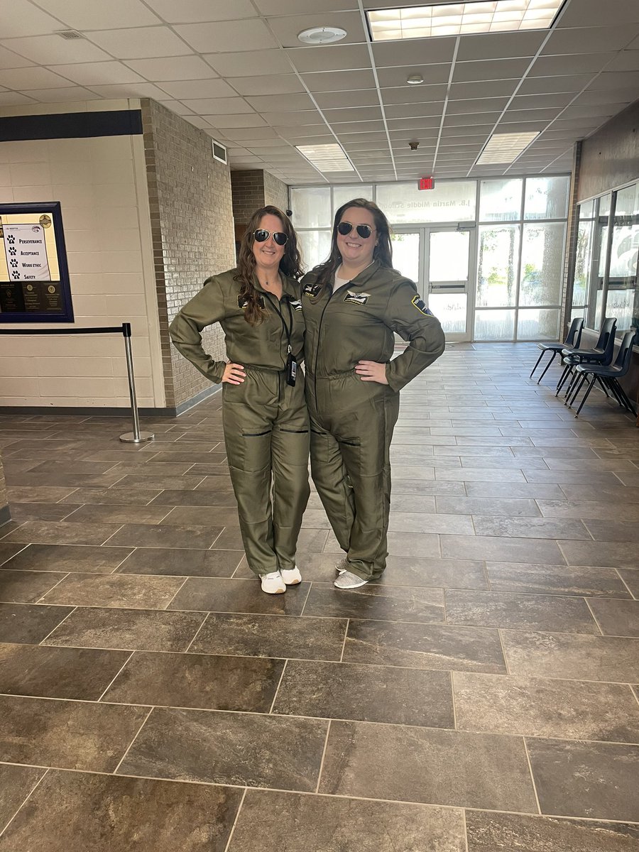 tamikascpps's tweet photo. JBM Middle School Teachers dressing the part for the professional learning break out session they will facilitate for their faculty/staff. Topic: Universal design--"helping your students fly."
Accessibility for all.
Band the average by designing to the edges!#ExpectExcellence💯 https://t.co/GhpBd4bcKY