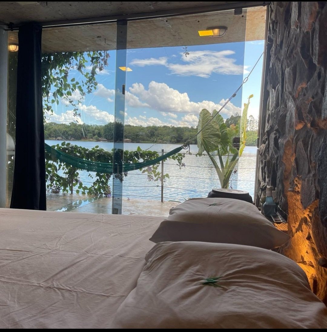 ral_acua's tweet photo. En Hernandarias La Wayaba Loudge, son 7 cabañas temáticas rodeadas de abundante naturaleza, con todas las comodidades y con vista privilegiada al río Acaray con costos desde 250mil gs, opción ideal para desconectarse un fin de semana. 🇵🇾 https://t.co/FtbvpOhQXU