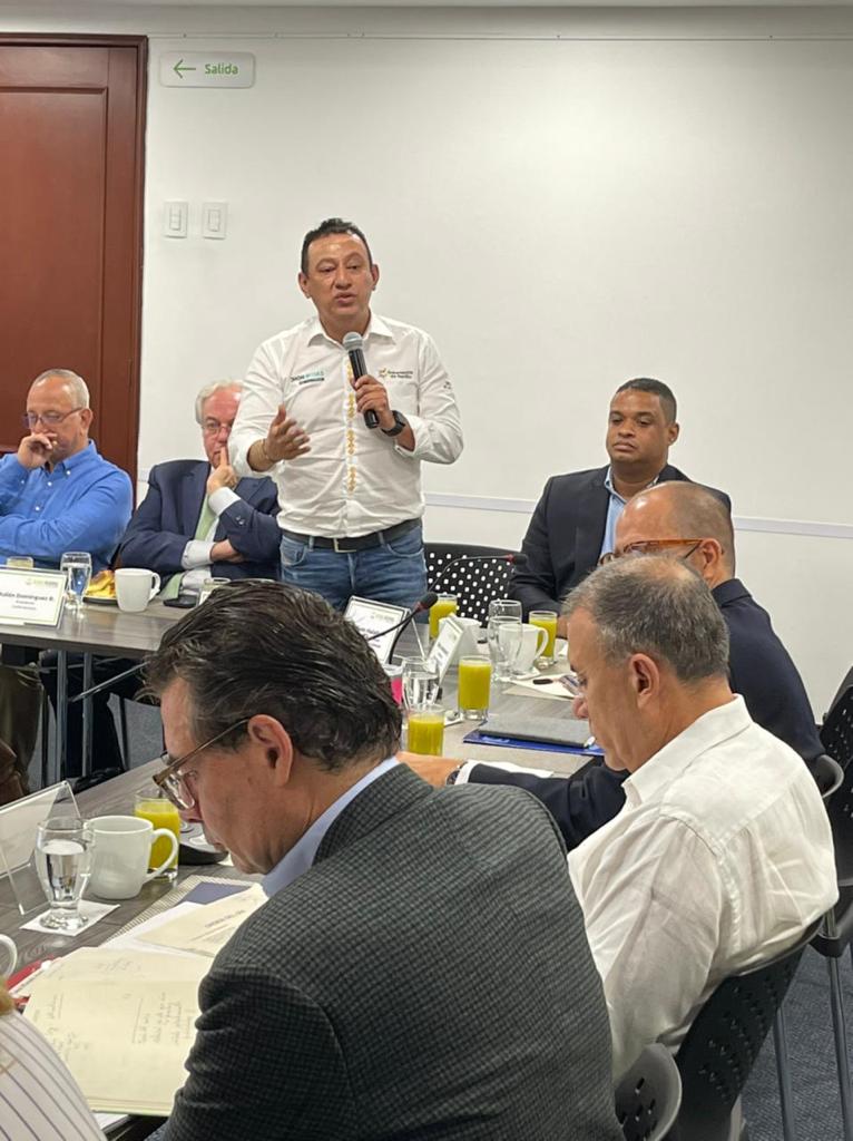 Es urgente la sustitución voluntaria de cultivos de uso ilícito. Descongelar implementación de #AcuerdosdePaz que las oportunidades y la inversión, no sea un discurso, sino una realidad. Desarrollar infraestructura, conexión y competitividad en Nariño - Cauca- Valle - Chocó