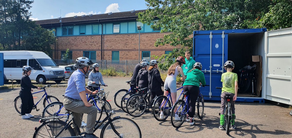 transcotland's tweet photo. Today, Minister for #ActiveTravel @patrickharvie visited @YouthComplexCYC to see @ScottishCycling's #RockUpAndRide project in action🚲

Great to see young people benefitting from access to #FreeBikes, building skills and discovering the benefits of #cycling.

#ActiveNation https://t.co/HkMCq3U1Lp