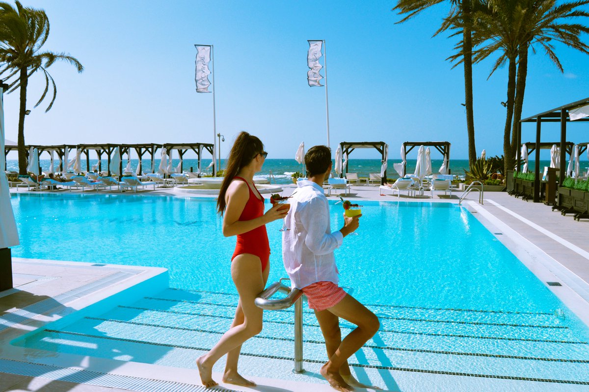 LaCabaneClub's tweet photo. Any plan for this weekend?⁠

Go to #LaCabanaBeachClub🌴 to admire the sea⛵️ while sipping my most refreshing favourite drink!🍸

☀️Book now your VIP Bed: reservas@clublacabane.com | Tlf. +34 952 76 27 27 20 https://t.co/6QwNsw52Q9