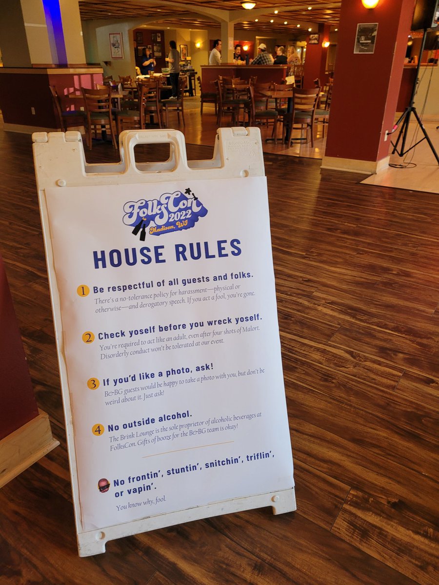 daniellefowler's tweet photo. The @beerandboard convention has officially begun! GAMES. DRINKS. SHOWS. COMEDY. #FolksCon https://t.co/DextshfWPL